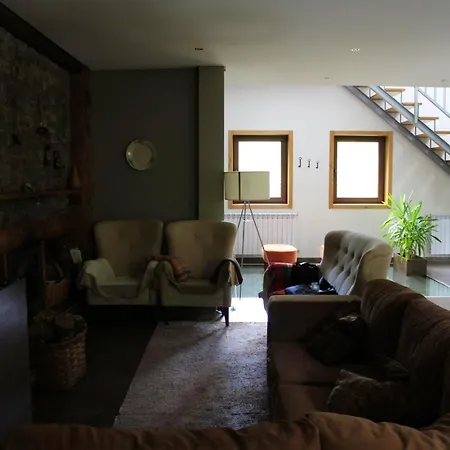 Spacious In With And Mountain View *