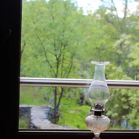 Spacious In With And Mountain View
